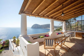 One bedroom house at Lipari 300 m away from the beach with sea view enclosed garden and wifi, Lipari
